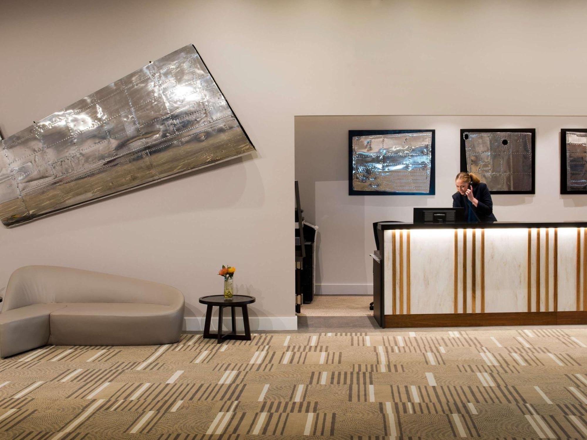 Hotel Pullman Brisbane Airport Exterior foto The reception area at the hotel