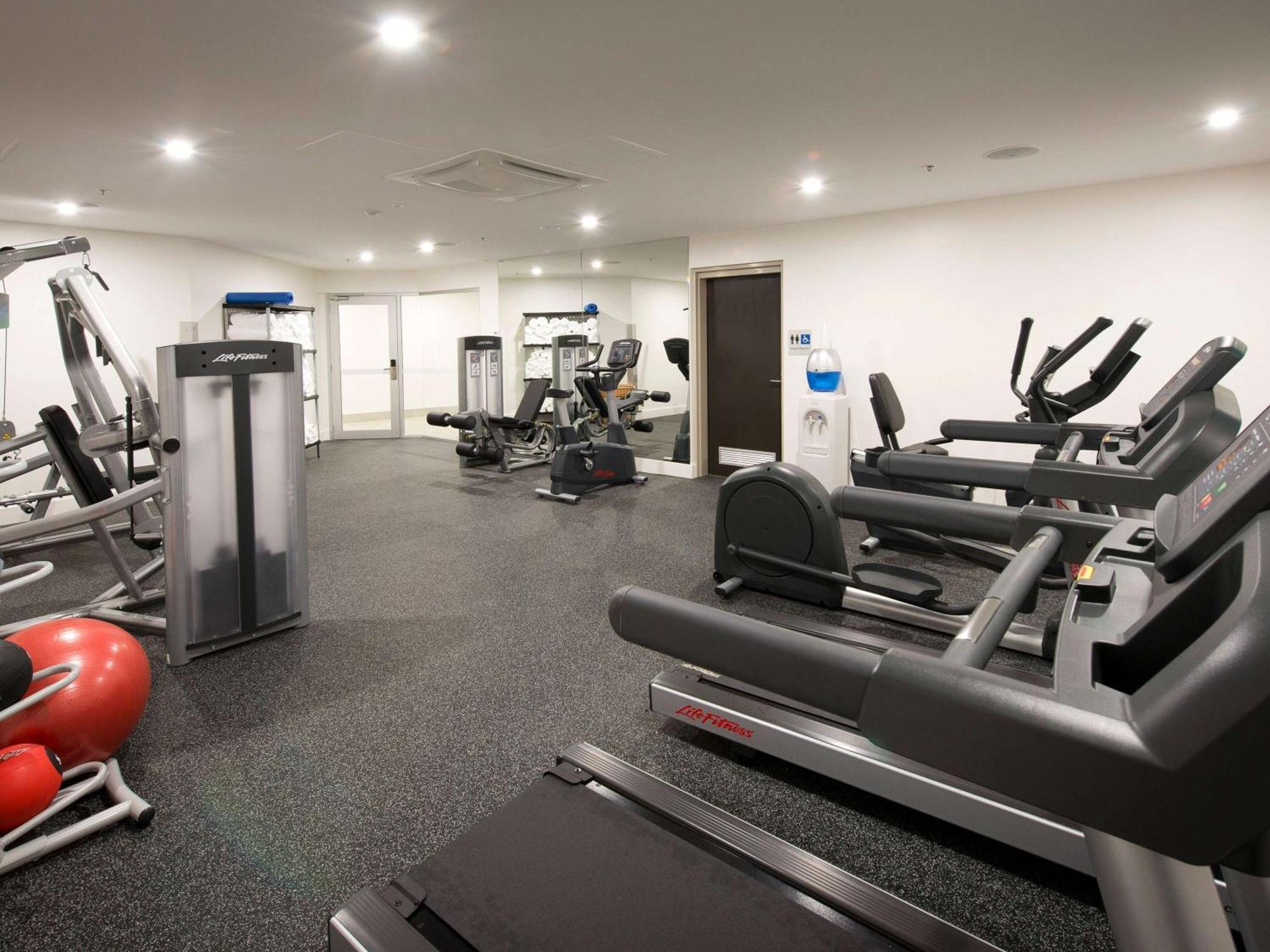 Hotel Pullman Brisbane Airport Exterior foto The gym at the hotel