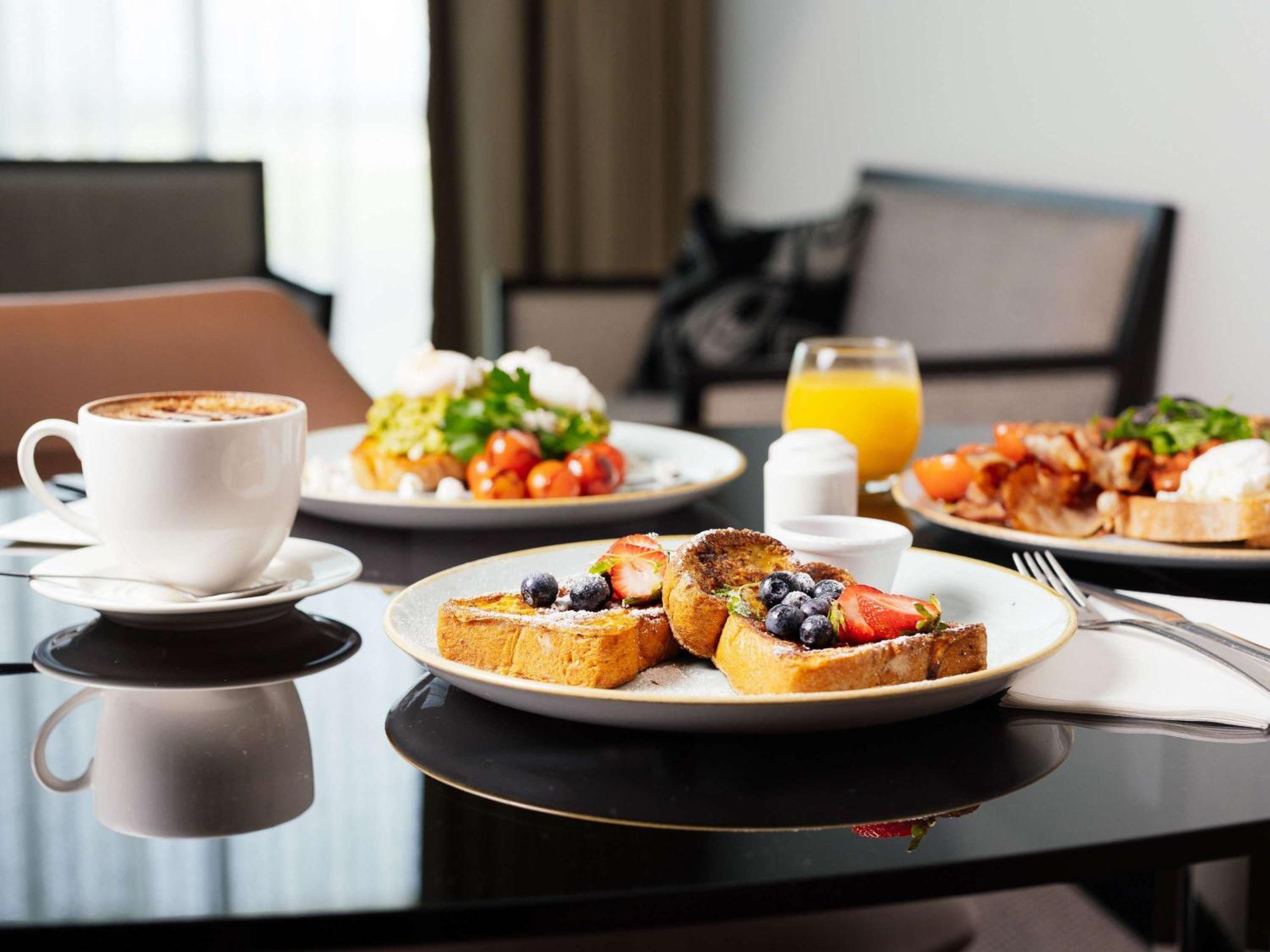 Hotel Pullman Brisbane Airport Exterior foto A breakfast table