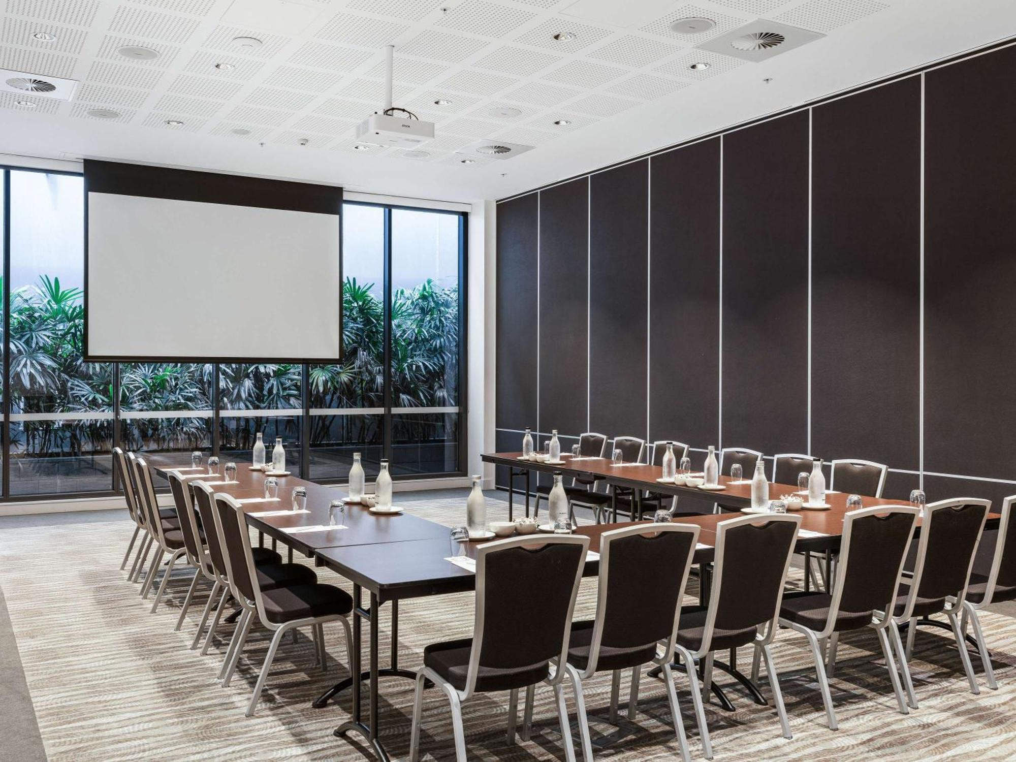Hotel Pullman Brisbane Airport Exterior foto Meeting room