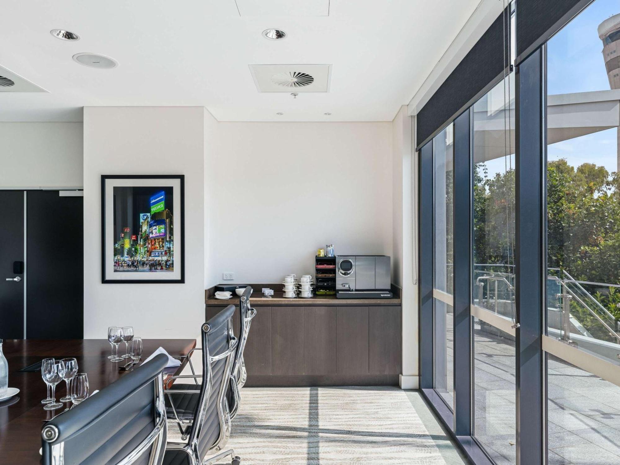 Hotel Pullman Brisbane Airport Exterior foto The 10th floor boardroom at the new building
