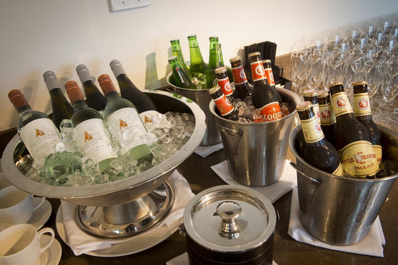 Hotel Pullman Brisbane Airport Exterior foto Beer and wine on ice
